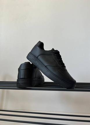 Классические черные мужские кроссовки из эко-кожи7 фото