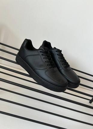 Классические черные мужские кроссовки из эко-кожи2 фото