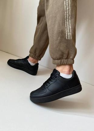 Классические черные мужские кроссовки из эко-кожи3 фото
