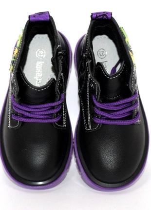 Стильные детские осенние черные ботинки на сиреневой подошве