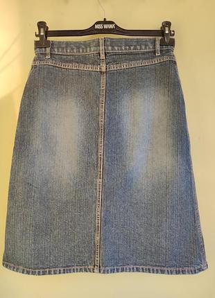 Актуальная джинсовая юбка миди с разрезом спереди2 фото