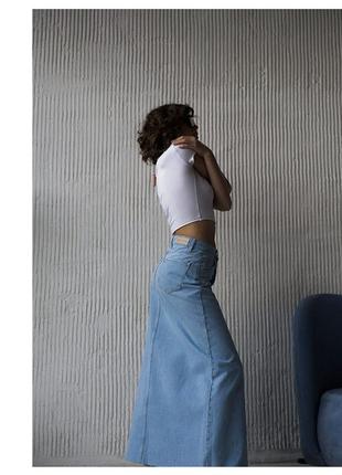 Женская джинсовая юбка с разрезом3 фото
