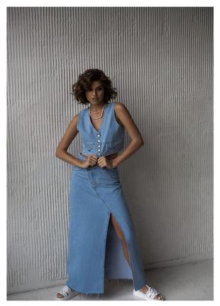 Женская джинсовая юбка с разрезом5 фото