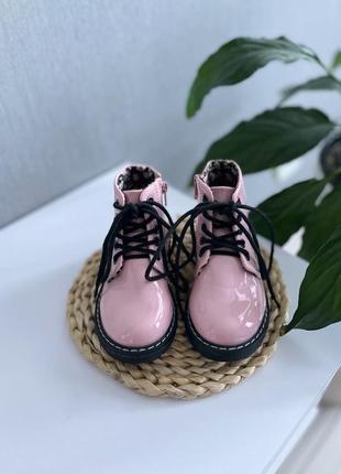 Офігенний рожеві черевики мартенси лакові 14см3 фото