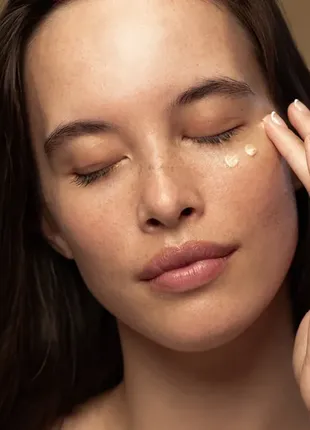 Антивіковий крем для повік із ківі, авокадо та золотом antipodes kiwi seed gold luminous eye cream 307 фото