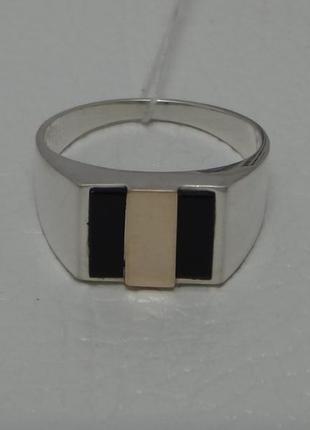 Мужской серебряный перстень с золотом и ониксом р.19.52 фото