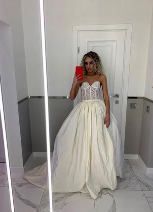 Под юбник цвет - слоновая кисть.