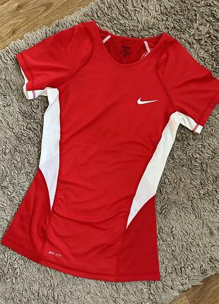 Фірмова спортивна футболка nike pro.