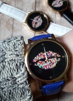 Часы губы без цыфр, 3 цвета.