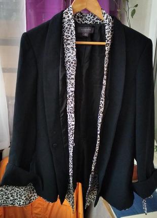 Стильный,брендовый жакет в сочетании с леопардовым принтом
