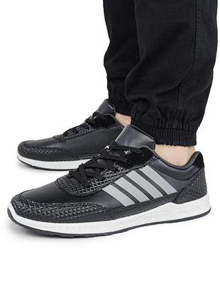 Кросівки нові чоловічі в наявності