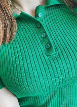 Трикотажна футболка поло в зеленому кольрі3 фото