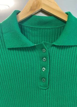 Трикотажна футболка поло в зеленому кольрі4 фото