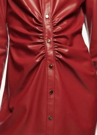 Красное мини платье из искусственной кожи3 фото
