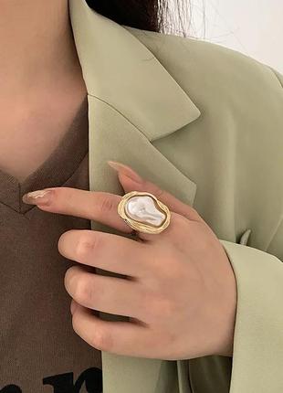 Кільце колечко кольцо каблучка перстень зі штучним барокковим перлом золотисте нове стильне модне5 фото