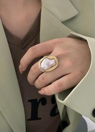 Кільце колечко кольцо каблучка перстень зі штучним барокковим перлом золотисте нове стильне модне3 фото
