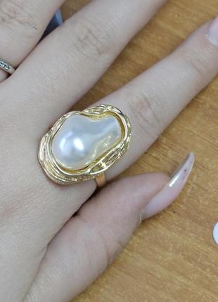 Кільце колечко кольцо каблучка перстень зі штучним барокковим перлом золотисте нове стильне модне7 фото