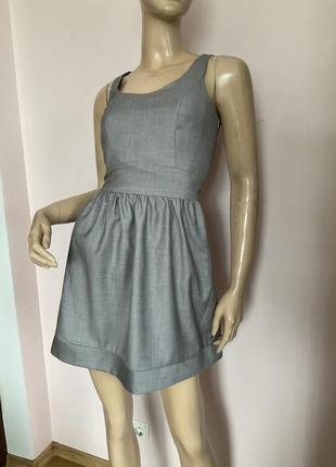 Симпатичное короткое серое платье/xs/bren new look