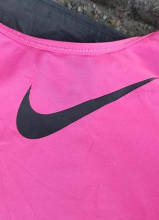 Ярко розовая спортивная женская майка для тренировок от бренда nike pro на технологии dri-fit!4 фото