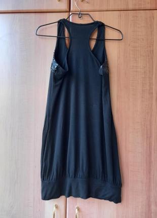 Женское черное трикотажное летнее платье, туника с черными пайетками.3 фото