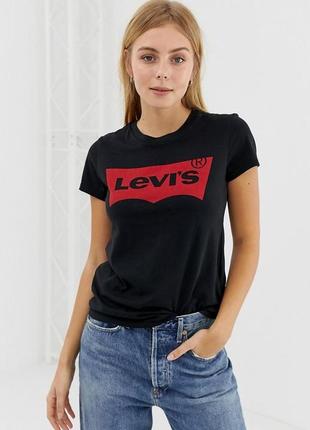 Черная хлопковая футболка levis