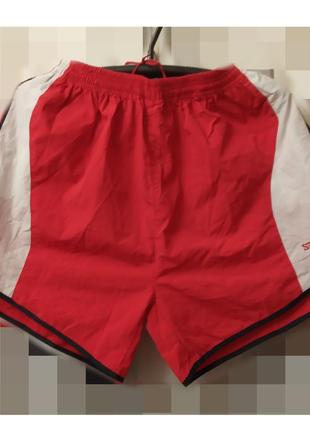 Мужские спортивные шорты, внутри без подкладки, красный с белыми вставками1 фото