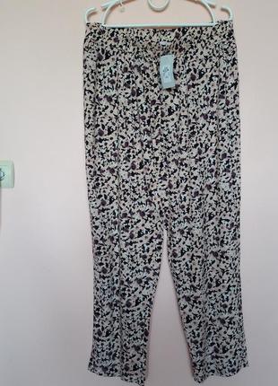 Легкие натуральные цветочные брюки, брюки повседневные вискоза, штаны на резинке 50-52 р.