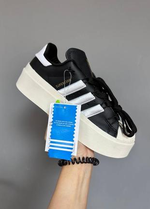 Жіночі кросівки 
adidas superstar