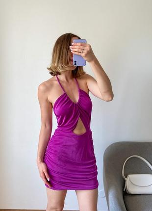 Фіолетова сукня із вирізом на талії3 фото