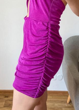 Фіолетова сукня із вирізом на талії8 фото