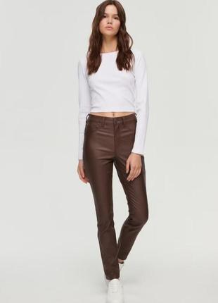 Брюки из экокожи