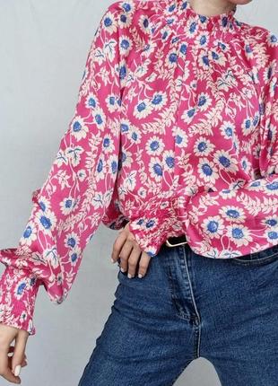 Красивая сатиновая блузка "next" с цветочным принтом. размер uk12/eur40.5 фото