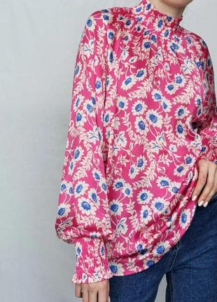 Красивая сатиновая блузка next с цветочным принтом. размер uk12eur40.4 фото