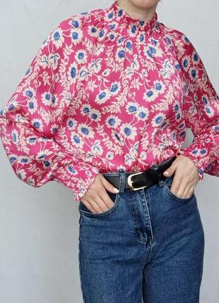Красивая сатиновая блузка next с цветочным принтом. размер uk12eur40.3 фото