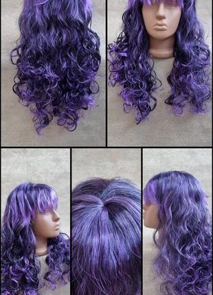 Перука фіолетова з чорним  карнавальна з довгим кучерявим волоссям для образу чаклунки