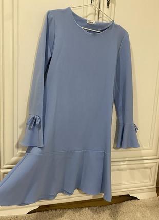 Платье голубое с оборкой