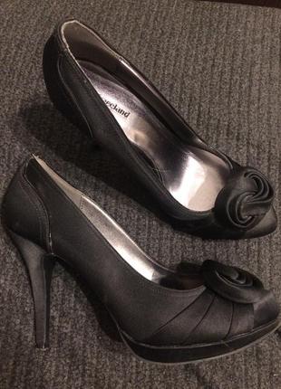 Graceland атласные туфли чёрные 25-25.5 см