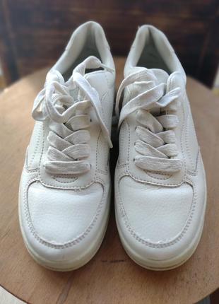 Женские белые кроссовки р 36. (23 см)