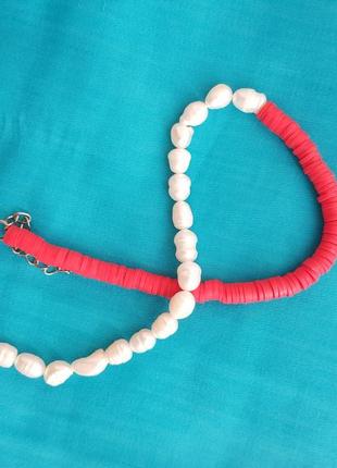 Трендове намисто (браслет) з перлами і червоними деталями з каучуку