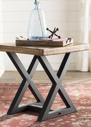 Прикроватный стол из дерева и металла