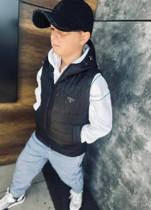 Теплая детская жилетка