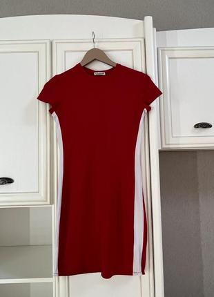 Плаття червоне облягаюче 3
