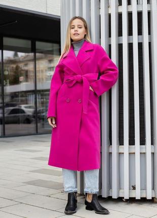 Женское яркое демисезонное двубортное кашемировое пальто с поясом9 фото