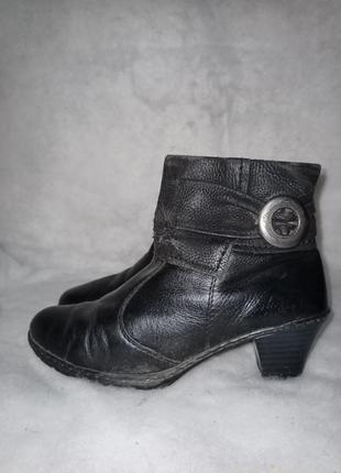 Ботинки жіночі