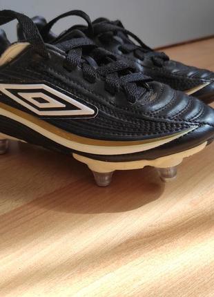 Кожанные футбольные бутсы кроссовки umbro