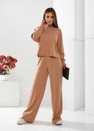 Женский брючный костюм в рубчик бежевый