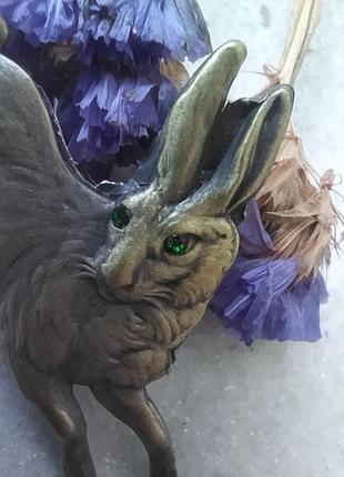 Бронзовая брошь кулон заяц