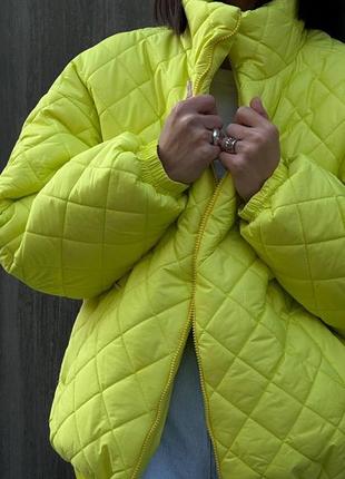 Стеганая женская куртка демі весна 2024: лимонна, чорна, рожева6 фото