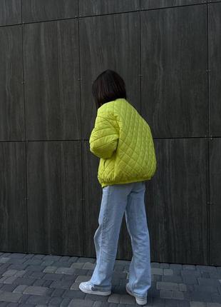 Стеганая женская куртка демі весна 2024: лимонна, чорна, рожева4 фото