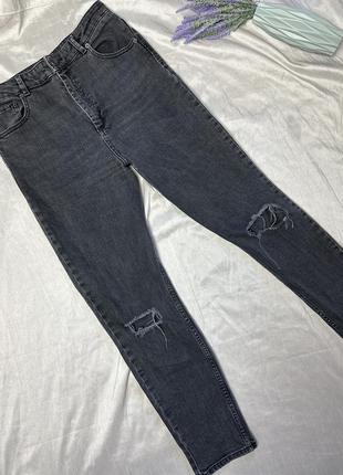 Серые джинсы с рваностями на коленях asos7 фото